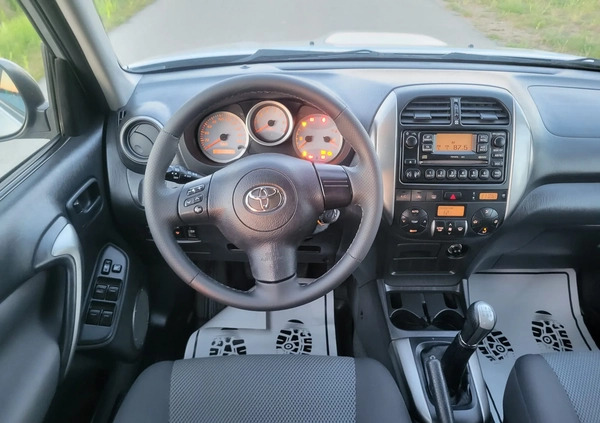 Toyota RAV4 cena 19900 przebieg: 226000, rok produkcji 2004 z Piekary Śląskie małe 497